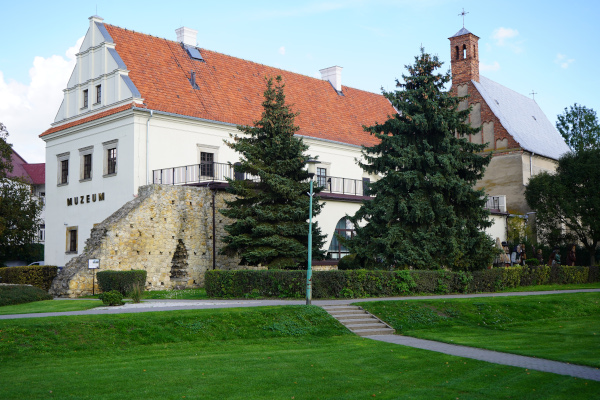 Zdjęcie Budynek Muzeum Ziemi Wieluńskiej w Wieluniu.JPG